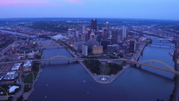 黄昏时宾夕法尼亚匹兹堡的空中景观 — 图库视频影像