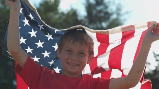 Мальчик Машет Американским Флагом Застрелен Фантом Флекс — стоковое видео