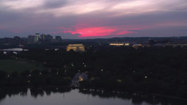华盛顿特区约2017年 日落时飞往林肯纪念堂 用Cineflex和Red Epic Helium拍摄 — 图库视频影像