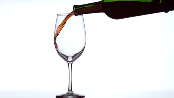 Versare Bicchiere Vino Rosso Rallentatore — Video Stock
