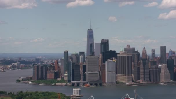 Нью Йорк Нью Йорк 2017 Аэросъемка Нижнего Манхэттена Губернаторского Острова — стоковое видео