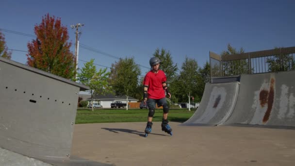 Garçon Rollerblading Parc — Video