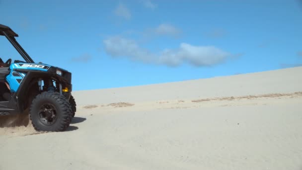 Супер Замедленная Съёмка Квадроцикла Движущегося Песчаным Дюнам Штат Орегон Снятая — стоковое видео