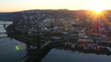 Portland City, Oregon, gün batımında, hava klibi: 4K Ultra HD