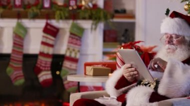 Noel Baba dijital tablet kullanma