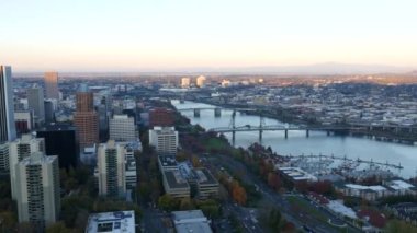 Portland City, Oregon, gün batımında, hava klibi: 4K Ultra HD