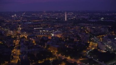 Washington, D.C. 2017 dolaylarında, şafakta Washington D.C. 'nin havadan görüntüsü. Cineflex ve RED Epic-W Helyum ile çekilmiştir..