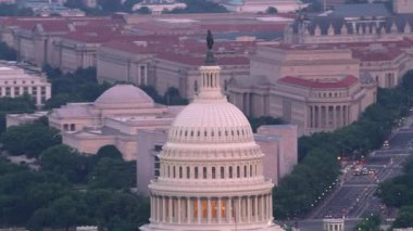 Washington, D.C. 2017 dolaylarında, Capital Dome ve Washington D.C. 'nin yakın görüntüsü. Cineflex ve RED Epic-W Helyum ile çekilmiştir..