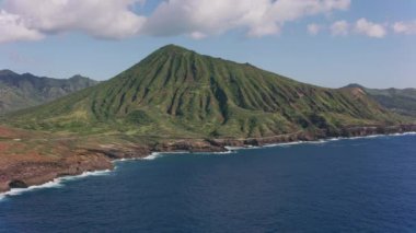 Oahu, Hawaii 2018 dolaylarında. Koko Krateri 'nin hava görüntüsü. Cineflex ve RED Epic-W Helyum ile çekilmiştir..