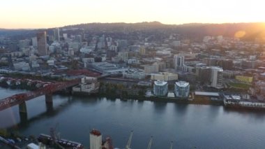 Portland City, Oregon, gün batımında, hava klibi: 4K Ultra HD