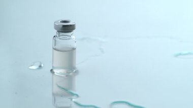 Şırınga yavaş çekimde düşüyor