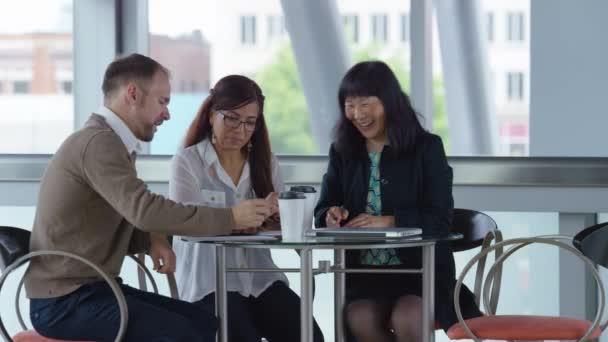 Reunión Del Grupo Empresarios Vestíbulo Oficina — Vídeos de Stock