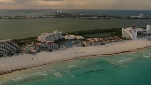 Vista Aérea Dos Hotéis Cancun México — Vídeo de Stock