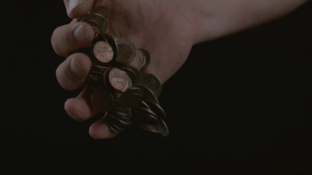 Hand Wirft Münzen Zeitlupe — Stockvideo