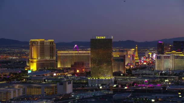 Las Vegas, Nevada, ca. 2017, Luftaufnahme des Las Vegas Strip bei Nacht. Gedreht mit Cineflex und RED Epic-W Helium.