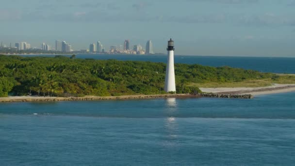 Cape Florida Deniz Feneri Arka Planda Şehir Miami Florida — Stok video