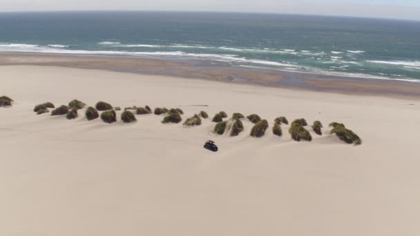 Vista Aérea Atv Conduciendo Dunas Arena Oregon — Vídeos de Stock