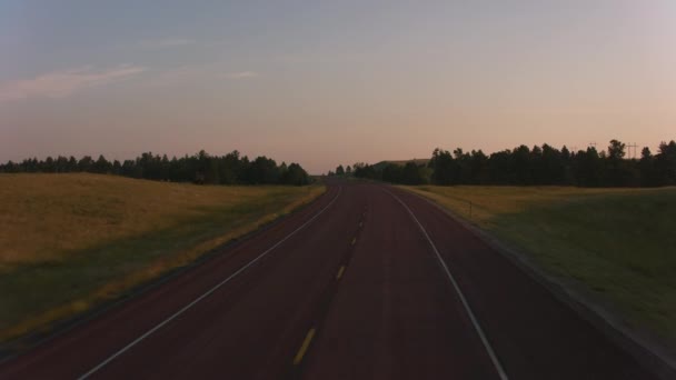 Rijden Snelweg Bij Zonsopgang Wyoming — Stockvideo