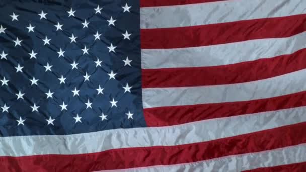 Strzał Zwolnionym Tempie Flagi Stanów Zjednoczonych Ameryki Machającej Wiatrem — Wideo stockowe