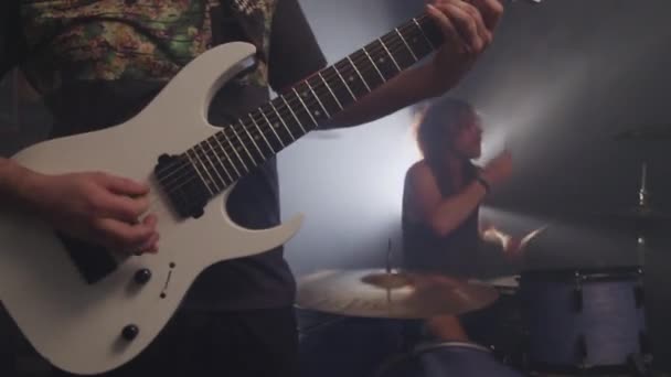 Gitarr Och Trummor Heavy Metal Rockband — Stockvideo