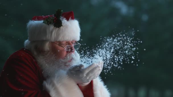Santa Claus Wieje Śnieg Rąk Zwolnionym Tempie Phantom Flex — Wideo stockowe