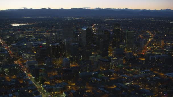 Denver Colorado Circa 2017 Luchtfoto Van Denver Nachts Met Rocky — Stockvideo