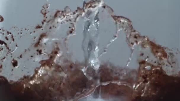 Wlewanie Wody Kawy Rozpuszczalnej Ujęcie Phantom Flex Prędkością 1000 Klatek — Wideo stockowe