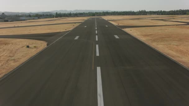 Salem Oregon Circa 2017 Taking Airport Runway Shot Cineflex Red — Stock Video