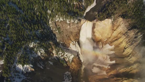 怀俄明州黄石公园大峡谷 下瀑布和黄石河 用霰弹枪和Red 8K相机从直升机上射击 — 图库视频影像