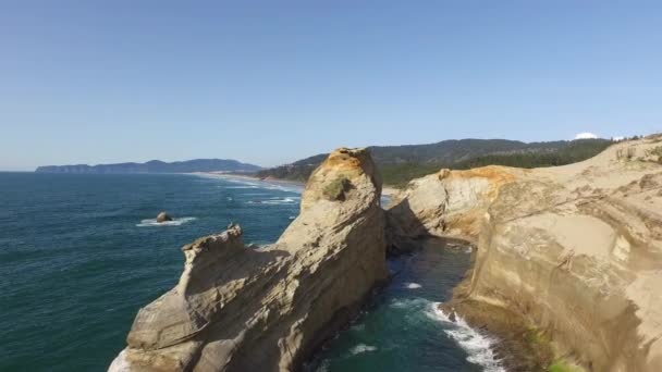 Luchtfoto Rotsformaties Aan Kust Van Oregon — Stockvideo