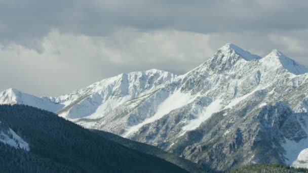 Vista Panorámica Hermosa Naturaleza Montana Metraje Aéreo Las Tierras Altas — Vídeo de stock
