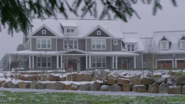 Χώρα Σπίτι Χειμώνα Καταιγίδα Χιόνι Που Πέφτει — Αρχείο Βίντεο
