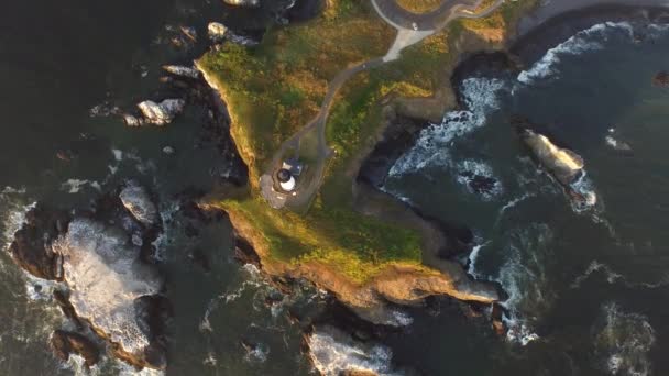 Bovenaanzicht Van Yaquina Bay Lighthouse Bij Zonsondergang Newport Oregon — Stockvideo