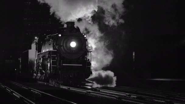 Gece Siyah Beyaz Buharlı Lokomotif — Stok video