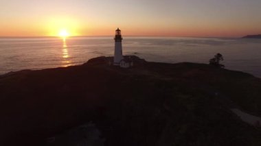Yaquina Körfezi Deniz fenerinin Newport, Oregon 'daki hava manzarası.
