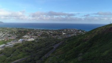Honolulu, Hawaii üzerinde uçuyor.