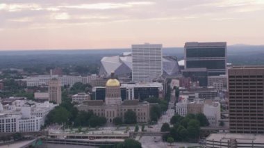Atlanta, Georgia. 2017 dolaylarında. Atlanta ve Capitol Binası 'nın gündüz hava görüntüleri. Cineflex ve RED Epic-W Helyum ile çekilmiştir..