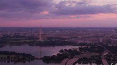 Washington, D.C. yaklaşık 2017, Washington D.C. üzerinde güzel bir gün doğumu. Cineflex ve RED Epic-W Helyum ile çekilmiştir..