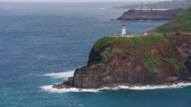 Kauai, Hawaii 2018 dolaylarında, Kilauea Deniz Feneri 'nin havadan görünüşü. Cineflex ve RED Epic-W Helyum ile çekilmiştir..