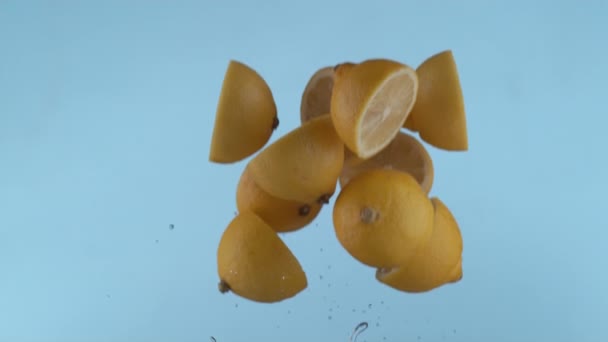 Limones Rodajas Volando Cámara Lenta Disparados Con Phantom Flex 1000 — Vídeo de stock