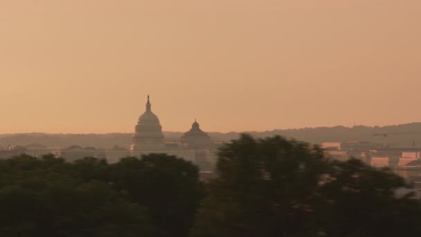 ワシントンD 2017年頃 日の出時のキャピトルの低角度の眺め CineflexとRed Epic Heliumで撮影 — ストック動画