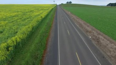 Ülke yolunun hava görüntüsü