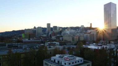 Portland City, Oregon, gün batımında, hava klibi: 4K Ultra HD