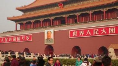 Pekin, Çin - 7 Aralık 2013: Yasak Şehir Girişi Tiananmen Meydanı