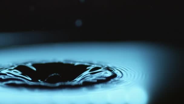 Goteo Agua Disparo 1000 Fotogramas Por Segundo Phantom Flex — Vídeos de Stock