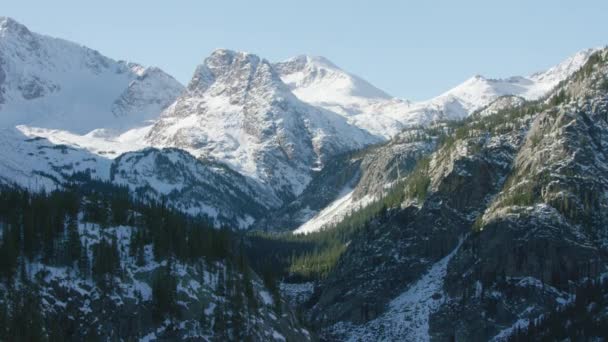 Vista Panorámica Hermosa Naturaleza Montana Metraje Aéreo Las Tierras Altas — Vídeos de Stock