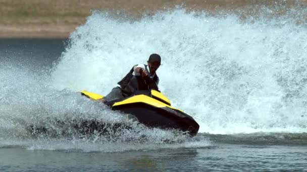 男子乘坐私人水上飞机在湖上 超级慢动作 拍摄幻影Flex — 图库视频影像