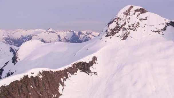 Kolumbia Brytyjska Kanada Około 2018 Widok Góry Pokrytej Śniegiem Zdjęcia — Wideo stockowe