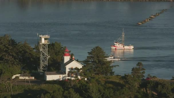 Newport Oregon 2017 Dolaylarında Yaquina Körfezi Deniz Feneri Nin Havadan — Stok video