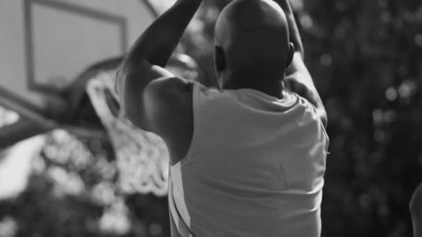 Afroamerican Men Playing Street Basketball — Stock Video